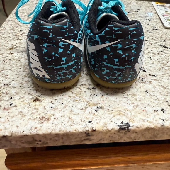 Nike Blue Indoor Soccer/futsal shoes with Synthetic Upper and Sleek Design - Picture 2 of 6